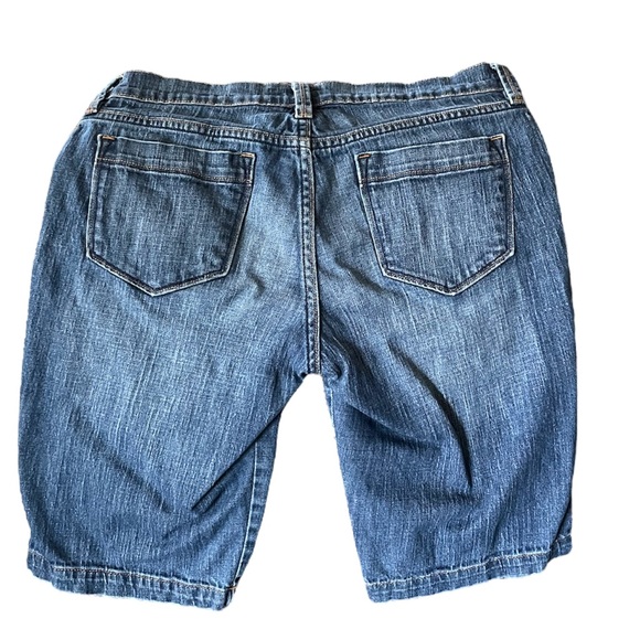 Old Navy Denim  Bermuda shorts size 8. Gently used - Picture 5 of 9